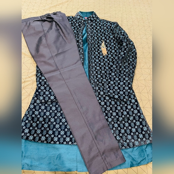 Indian men sherwani - Picture 5 of 11